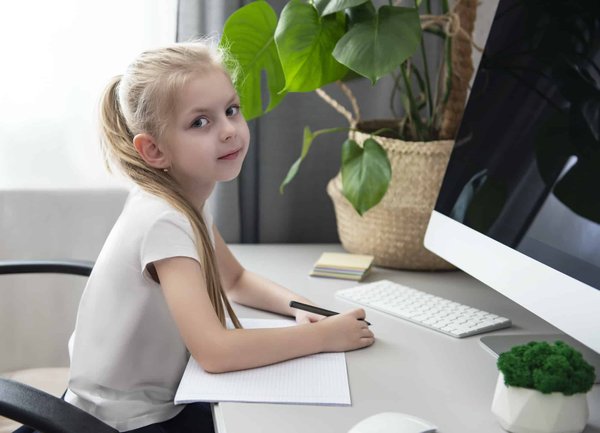 Comment un jeu de puzzle basé sur la physique peut-il enseigner les concepts de mécanique classique?